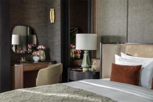 Una cama o camas en una habitación de Anantara Palais Hansen Vienna - newly renovated