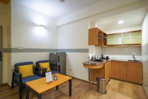 Kuchyň nebo kuchyňský kout v ubytování Olive Hotel Magrath by Embassy Group