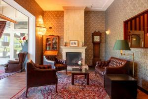 Posezení v ubytování Bastion Hotel Apeldoorn Het Loo