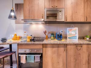 a kitchen with a counter top with a microwave at Livensa Living Studios Valencia Marina Real Hotel-Apartamento in Valencia