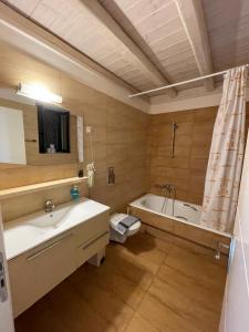 Koupelna v ubytování Kolokotronis Hotel & Spa