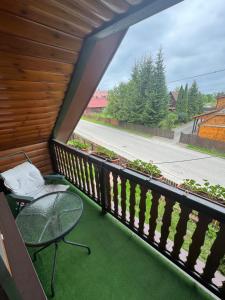 Balkon lub taras w obiekcie Domek Jaskółka