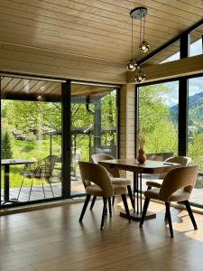 Fotografie z fotogalerie ubytování Mirest - котеджі в горах із чаном-джакузі v destinaci Slavske