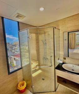 a bathroom with a shower and a sink at Happy Home Hotel in Vung Tau