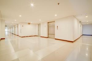 an empty room with white walls and a large white floor at Collection O near Terminal Pulo Gebang formerly Sentra Timur - Tower Sapphire in Jakarta +25 photos