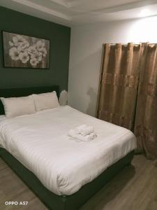 Postel nebo postele na pokoji v ubytování Luxury VL Saigon 21