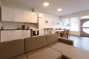 a living room with a couch and a kitchen at Kongsgata Apartments in Figgjo