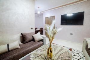Μια τηλεόραση ή/και κέντρο ψυχαγωγίας στο Charming and quiet apartment 1