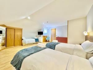 TV a/nebo společenská místnost v ubytování Hotel Ávila Diró