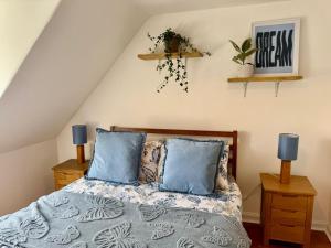 Ένα ή περισσότερα κρεβάτια σε δωμάτιο στο The Ivy Nest, central