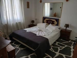 a bedroom with a bed with a mirror on the wall at Ellie's House in Vári