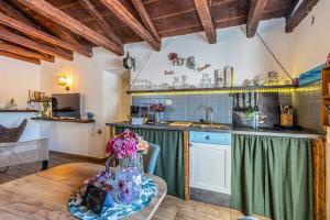 Kuchnia lub aneks kuchenny w obiekcie Holiday house Depope