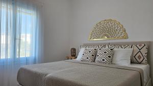 Imagen de la galería de Milos AquaBliss Beachfront Villas, en Pollonia