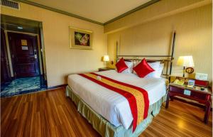 Postel nebo postele na pokoji v ubytování Hotel Glory villa Near Delhi international Airport