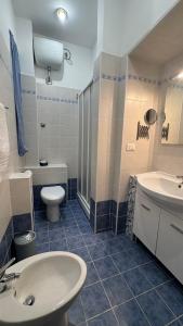 a bathroom with a sink and a toilet and a tub at A Casa di Cleo in Trieste