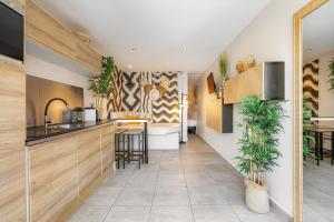 Кухня или мини-кухня в Cap d'Agde Studio - Village naturiste

