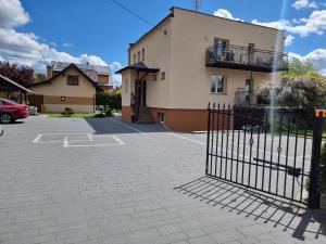 Budynek, w którym mieści się kwatera prywatna