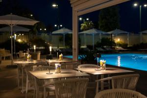 Bazén v ubytování Grand Hotel nebo v jeho okolí