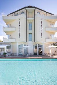 Bazén v ubytování Grand Hotel nebo v jeho okolí + 28 fotografií