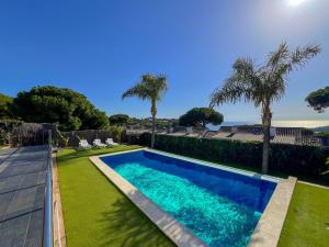 Πισίνα στο ή κοντά στο Stylish villa with saltwater pool