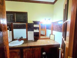 a bathroom with a sink and a mirror at Villa Rosello in Dauis