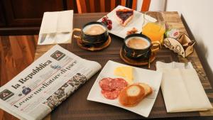 Jedlo v ubytovaní bed & breakfast alebo blízkom okolí