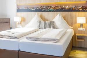 Katil atau katil-katil dalam bilik di Hotel Restaurant Kromberg +40 gambar