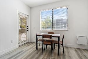 a dining room with a table and chairs and a window at CozySuites in Glendale - Westgate with pool 11 in Glendale +28 photos