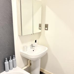 Ένα μπάνιο στο York City Centre Flat with View