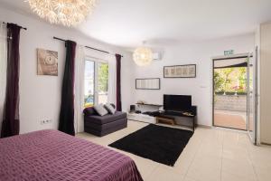 TV a/nebo společenská místnost v ubytování Maki Exclusive Apartments