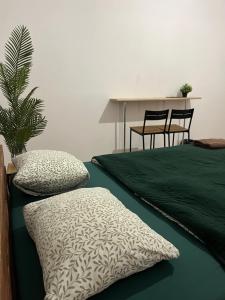Posteľ alebo postele v izbe v ubytovaní Room in Old Town Krakow