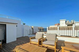 Balkón nebo terasa v ubytování Luxury 8P town house in center lEscala 50m beach