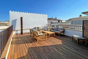 Balkón nebo terasa v ubytování Luxury 8P town house in center lEscala 50m beach