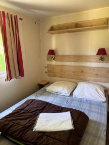 Postel nebo postele na pokoji v ubytování camping de la mottelette