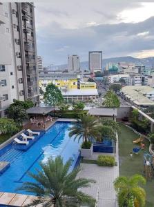 Swimmingpoolen hos eller tæt på horizons 101 tower 2