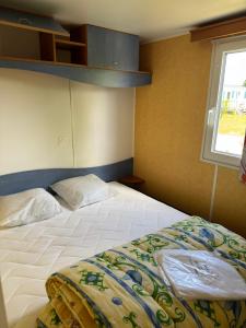 Postel nebo postele na pokoji v ubytování camping de la mottelette