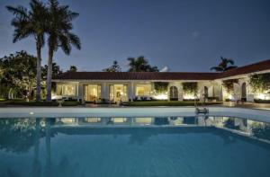 Bazén v ubytování Sunset Luxe Retreat nebo v jeho okolí