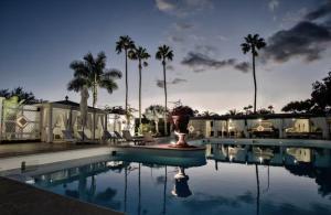 Bazén v ubytování Sunset Luxe Retreat nebo v jeho okolí