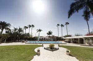 Bazén v ubytování Sunset Luxe Retreat nebo v jeho okolí