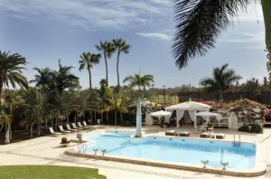 Bazén v ubytování Sunset Luxe Retreat nebo v jeho okolí