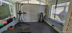 Fitness centrum a/nebo fitness zařízení v ubytování Sunset Luxe Retreat