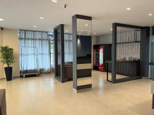 Postel nebo postele na pokoji v ubytování Moura Palace Hotel