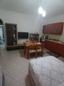 Kuchyňa alebo kuchynka v ubytovaní Artemis Bakerys House 2