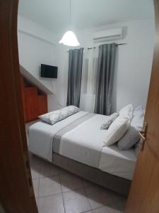 Posteľ alebo postele v izbe v ubytovaní Artemis Bakerys House 2