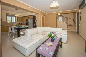 Posedenie v ubytovaní Villa Rodos Artemis by Villa Plus