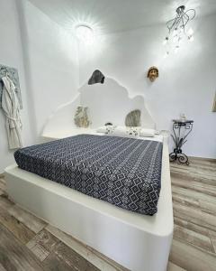 Postel nebo postele na pokoji v ubytování ELAIOLITHOS - Luxury Villa Suites - Adults Only + 37 fotografií
