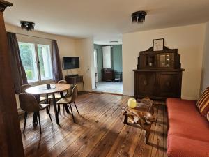 a living room with a table and a couch at seenahes Ferienidyll in Wustrow