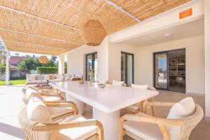 a dining room with a white table and chairs at Can Tibela in Palmanyola