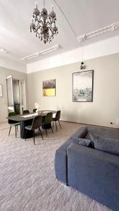 a living room with a couch and a table at Central Chill Ferdinand in Cluj-Napoca