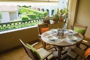 Balkón nebo terasa v ubytování Double apartment 5 minutes from sea and private parking